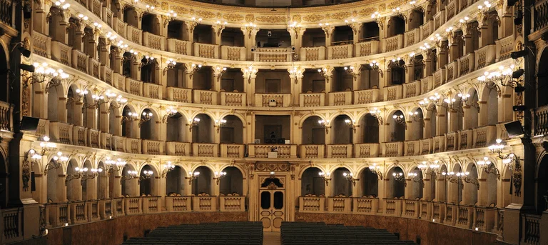 teatrO COMUNALE bologna