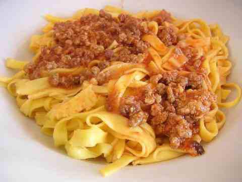 Tagliatelle e ragu' alla bolognese